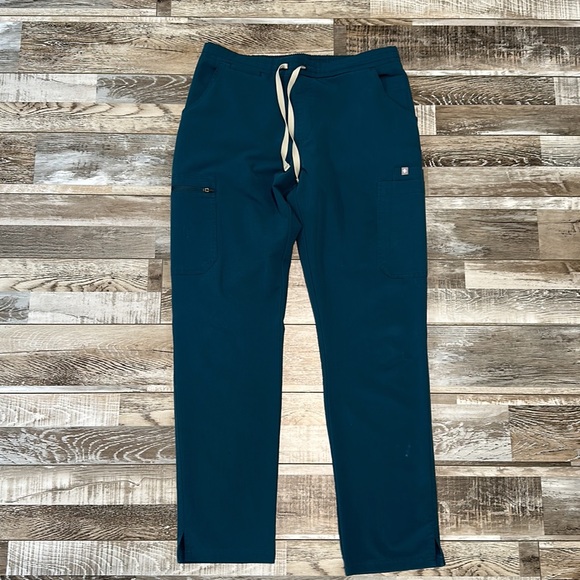 Dark green Medium Fig scrub set - Picture 3 of 5